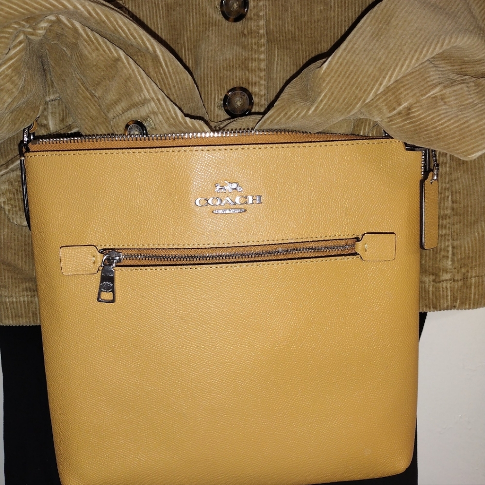 BRAND NEW W/TAGS ROWAN FILE BAG (COACH C1556) SILVER/HONEYCOMB/NEUTRAL/YELLOW